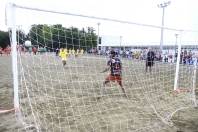 A 9ª edição dos Jogos Interbairros de Futebol de Areia aconteceu neste domingo (06/05). A final feminina foi para os pênaltis. A equipe Amigos do Rosa venceu com o erro deste pênalti pela adversária. - Fotografo: Mauro Artur Schlieck - Data: 06/05/2012