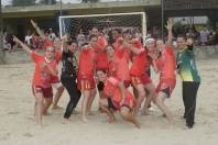 Equipe de futebol feminina da Associação de Moradores do Fátima campeã do campeonato interbairros de futebol de areia. - Fotografo: Phelippe José - Data: 10/11/2013