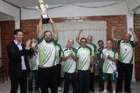 Presidente da Felej Fernando Krelling faz a entrega do troféu de campeão citadino de bolão masculino a Sociedade Glória - Fotografo: Phelippe José da Silva - Data: 06/08/2014