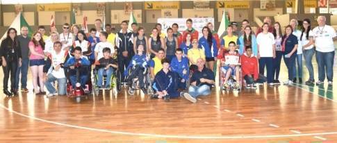 Atletas e treinadores selecionados para representar Santa Catarina na Paralimpíada Escolar, em São Paulo - Fotografo: Fesporte/Divulgação - Data: 02/09/2014