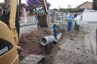 Sub-Prefeitura Leste realiza obra de drenagem final da Rua São Gonçalo no Jardim Iririú. - Fotografo: Phelippe José - Data: 22/01/2015