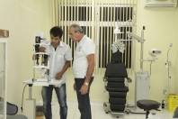 A Policlínica Boa Vista está recebendo nesta quinta-feira (04/10) nos equipamentos para o setor de oftalmoligia. Na foto os técnicos fazem os últimos ajustes nos novos instrumentos. - Fotografo: Mauro Artur Schlieck - Data: 04/10/2012