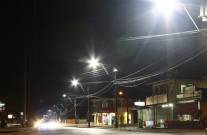 A modernização na iluminação pública nos 33 principais eixos viários de Joinville vai gerar economia de até 12,2% . Na foto, rua Albano Schmidt. - Fotografo: Mauro Artur Schlieck - Data: 04/06/2012