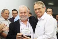 Aconteceu no final da tarde de sexta-feira (25/11) a solenidade de inauguração do novo centro cirúrgico do Hospital Bethesda. Na ocasião o prefeito Carlito Merss entregou uma placa homenageando o diretor da unidade de saúde, HGilário Dallmann. - Fotografo: Mauro Artur Schlieck - Data: 25/11/2011