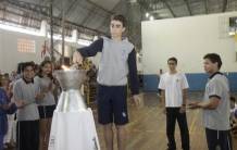 Solenidade de abertura do 17º  Jeville = aluno João Vela acendendo a pira olimpica - Fotografo: Phelippe José - Data: 18/08/2015