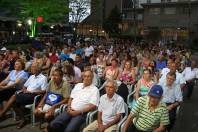 Oito apresentações de Terno de Reis marcaram o encerramento do Natal dos Sonhos, na praça Nereu Ramos, nessa sexta-feira (6/1). Cerca de 400 pessoas assistiram as apresentações dos sete grupos participantes do festejo. O evento foi gratuito. - Fotografo: Kátia Nascimento - Data: 07/01/2012