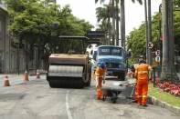  A Unidade de pavimentação da Seinfra trabalhou normalmente nesta quarta-feira (02/11) fazendo a freza nas ruas Jerônimo Coelho, do Príncipe e Avenida JK. Em seguida, será feito o recapeamento asfáltico  - Fotografo: Kátia Nascimento - Data: 02/11/2011