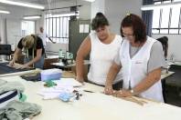 A partir desta quinta-feira (16), a Fundação Municipal Albano Schmidt abre matrículas para o curso profissionalizante de Costura Industrial. Serão duas turmas, com 12 vagas cada uma.  - Fotografo: Mauro Arthur Schlieck/Arquivo - Data: 16/02/2012