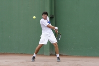 Gabriel Araújo disputa partida de tenis de campo contra Itajaí nos 53º Jasc em Blumenau - Fotografo: Phelippe José - Data: 25/11/2013