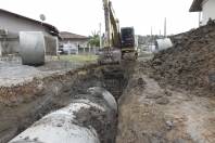 Obra de drenagem e colocação de tubos de 1.50mts na Servidão João Manoel da Cunha no Jarivatuba. - Fotografo: Phelippe José - Data: 14/07/2015