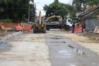 As obras de macrodrenagem e pavimentação asfáltica (para combater inundações) da sub-bacia do rio Morro Alto estão em andamento. A galeria completa terá 420 m2 e deve ser entregue no início de junho. - Fotografo: Kátia Nascimento - Data: 10/04/2012