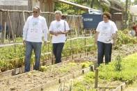 	A entrega das Hortas Urbanas e Periurbanas em Parceria com o Ministério do Desenvolvimento Social de Santa Catarina aconteceu nesta quarta-feira (09) no bairro Jardim Iririú com a presença do prefeito Carlito Merss e da comunidade do local - Fotografo: Kátia Nascimento - Data: 09/11/2011