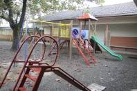 A Secretaria de Educação segue a instalação dos novos brinquedos de parques nas unidades escolares da rede municipal.  - Fotografo: Mauro Artur Schlieck - Data: 28/06/2012