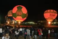 Grande número de pessoas prestigiaram a apresentação dos Balões do Festival de Balonismo neste sábado (12/5) na Associação Atlética Tupy.  - Fotografo: Kátia Nascimento - Data: 13/05/2012