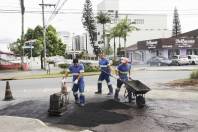 Manutenção da camada de asfalto na Avenida Santos Dumont esquina com Tenente João no Bom Retiro - Fotografo: Phelippe José - Data: 22/07/2015