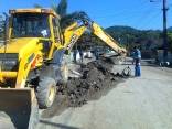 Subprefeitura de Pirabeiraba está instalando tubos na rua Andrelino Nunes da Silva, no Canela - Fotografo: Nelson Bansen/Divulgação - Data: 08/08/2014