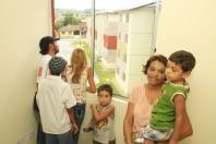 A família de Aderlei Felipe Costa esteve na manhã desta quarta-feira (15/02) no Residencial Trentino e visitou o apartamento em que vai morar. A escolha foi feita por sorteio promovido pela CEF e Secretaria de Habitação. - Fotografo: Kátia Nascimento - Data: 15/02/2012