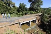 Nova ponte na rua Gustavo Ittner laterakl da Estrada Palmeiras em Pirabeiraba - Fotografo: Rogerio da Silva - Data: 14/03/2014