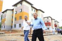 O prefeito em exercício de Joinville, Ingo Butzke, visitou na manhã desta quarta-feira (18/1) o andamento das obras de conclusão do Residencial Trentino I e II, no Boehmerwad. - Fotografo: Mauro Artur Schlieck - Data: 18/01/2012