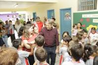 Entregue neste sábado à comunidade do Canela, em Pirabeiraba, as obras de ampliação e reforma da escola Emilio Paulo Roberto Hardt. Depois da solenidade o prefeito Carlito Merss circulou pela escola e conversou com alunos.  - Fotografo: Mauro Artur Schlieck - Data: 10/12/2011