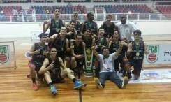 Equipe da AABJ/FELEJ comemora a conquista do Campeonato Estadual Sub 17 - Fotografo: Divulgação - Data: 10/10/2014