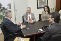 Prefeito Udo Döhler e secretário de Desenvolvimento e Integração e Desenvolvimento Econômico, Jalmei Duarte, recebem executivos da GM, Marcos Munhoz e Daniela Kraemer - Fotografo: Jaksson Zanco - Data: 04/07/2013