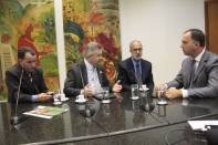 O prefeito Udo Döhler, junto com os secretários Romualdo França (Infraestrutura) e Nelson Corona (Fazenda) estiveram em Florianópolis para conhecer detalhes do empréstimo no Badesc - Fotografo: Eduardo Guedes de Oliveira - Data: 07/02/2013