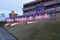 Prefeitura adere ao movimento Outubro Rosa. Fachada da sede já recebeu iluminação na cor rosa e ficará em todo o mês de outubro. - Fotografo: Agobar Gonçalves / Secom - Data: 29/09/2012