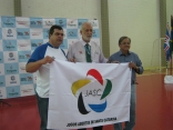Jorge Nascimento, presidente da Felej, ao lado do presidente da Fesporte e do prefeito de Caçador - Fotografo: Divulgação Felej - Data: 19/11/2012