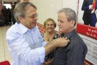 O novo presidente da Fundação Municipal Albano Schmidt (FUNDAMAS), José Ademir Negherbon, foi empossado nesta quinta-feira (29) e recebeu um botom do prefeito Carlito Merss - Fotografo: Kátia Nascimento - Data: 29/09/2011
