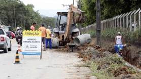 Subprefeitura Oeste relaiza drenagem na Estrada Anaburgo - Fotografo: Rogerio da Silva - Data: 18/09/2014