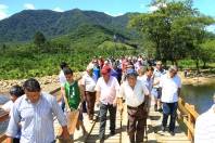 A ponte Curt Weege, estrada Quiriri, foi oficialmente entregue para a comunidade neste sábado (17/12). A ponte passou por total reforma depois de ser destruída pelas fortes chuvas.  - Fotografo: Kátia Nascimento - Data: 17/12/2011
