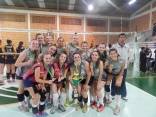 A equipe feminina adulta de vôlei da Avojoi/Felej comemora conquista de título em Jaraguá do Sul - Fotografo: Divulgação - Data: 01/06/2015