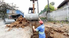 Subprefeitura Sudoeste realiza drenagem na rua Francisco Vieira - Fotografo: Rogerio da Silva - Data: 05/08/2015