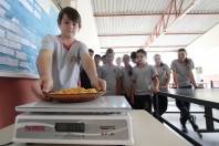 Projeto da Escola Municipal Alfredo Germano Henrique Hardt reduziu o desperdicio da merenda escolar - Fotografo: Rogerio da Silva - Data: 18/11/2013