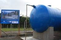 Com o início da utilização de motobombas monofásicas, adaptadas à oferta de energia elétrica da localidade, agora todo o esgoto do Morro do Amaral está sendo tratado na ETE (Estação de Tratamento de Esgoto) compacta, como previsto no projeto original. - Fotografo: Divulgação/Águas de Joinville - Data: 27/03/2012