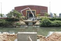 Nesta sexta-feira(25) foi realizada a concretagem da primeira cabeceira da passarela Charlot (em frente ao Centreventos), finalizando assim, mais uma etapa da obra. Nas próximas semanas os trabalhos se concentram na construção da outra cabeceira da passarela.  - Fotografo: Kátia Nascimento - Data: 25/11/2011