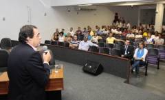 Paulo Roberto de Freitas(Bebeto) proferindo palestra no IIº  Seminário de Capacitação e Formação Profissional em Esporte, Lazer e Eventos. - Fotografo: Phelippe José da Silva - Data: 10/12/2014