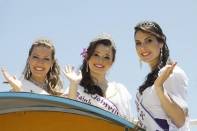 	A carreata com as candidatas a Rainha e Princesas da 73ª Festa das Flores aconteceu neste sábado(05/11) pelo centro da cidade e terminou no Mercado Público. Rainha e Princesas atuais estiveram presentes - Fotografo: Kátia Nascimento - Data: 07/11/2011