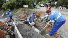 Subprefeitura Sudoeste realiza drenagem na rua Das Magnólias - Fotografo: Rogerio da Silva - Data: 19/03/2015