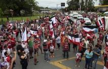 Torcida do JEC aguardando chegada equipe na Expoville. - Fotografo: Phelippe José da Silva - Data: 05/11/2014