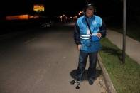 Equipe de técnicos trabalha de madrugada para combater o problema de falta d’água na região - Fotografo: Divulgação - Data: 23/01/2014