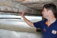 A apresentação de um laudo de engenharia, preparado pela Associação Joinvilense de Engenheiros (AJECI) e que apontou falhas graves na estrutura do trapiche do Vigorelli motivou a interdição do local, pela Defesa Civil, na manhã desta terça-feira (10/4). - Fotografo: Divulgação/ Defesa Civil - Data: 10/04/2012