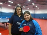Julia Michels com a técnica Denise Adão antes do embarque para Maringá-PR - Fotografo: Divulgação - Data: 29/05/2013